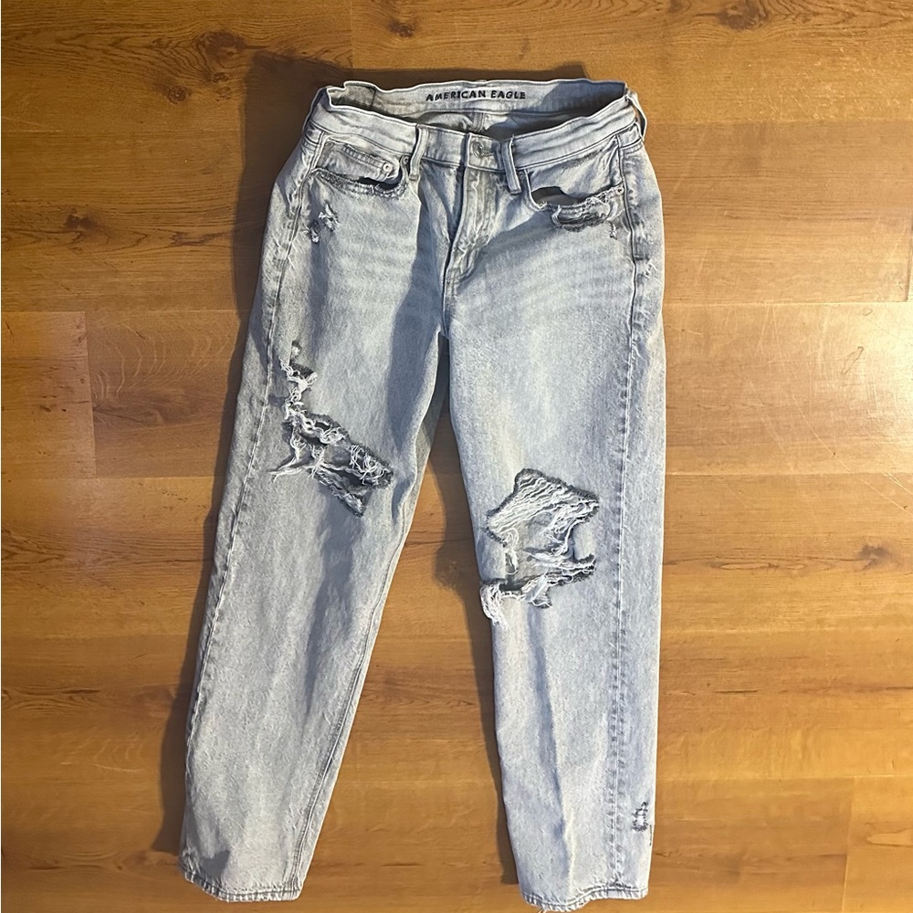 American Eagle Outfitters Women's Light Wash Distressed Boyfriend Jeans